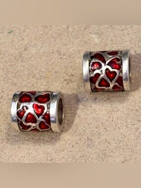 Two 🆕 Brighton Be Mine beads Wide with red enamel hearts on silver Retired